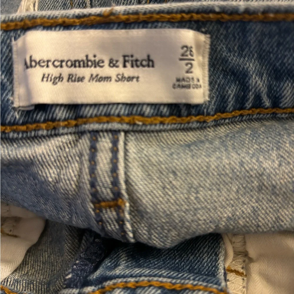 Abercrombie & Fitch High Rise Mom Jean Shorts Size 2 - Picture 3 of 3